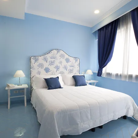 Bougainville Отель