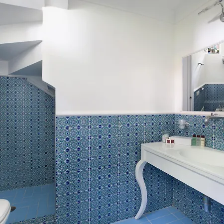 Отель Bougainville