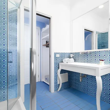 Bougainville Hotel