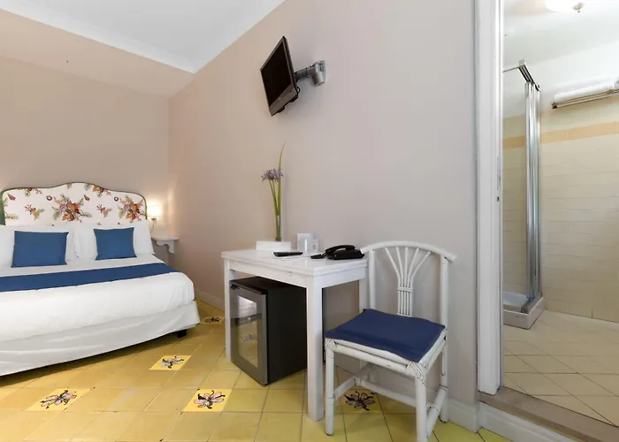 Готель Bougainville 3*