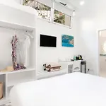 ブーゲンヴィル ホテル 4*