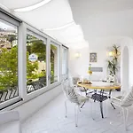 Bougainville Ποζιτάνο